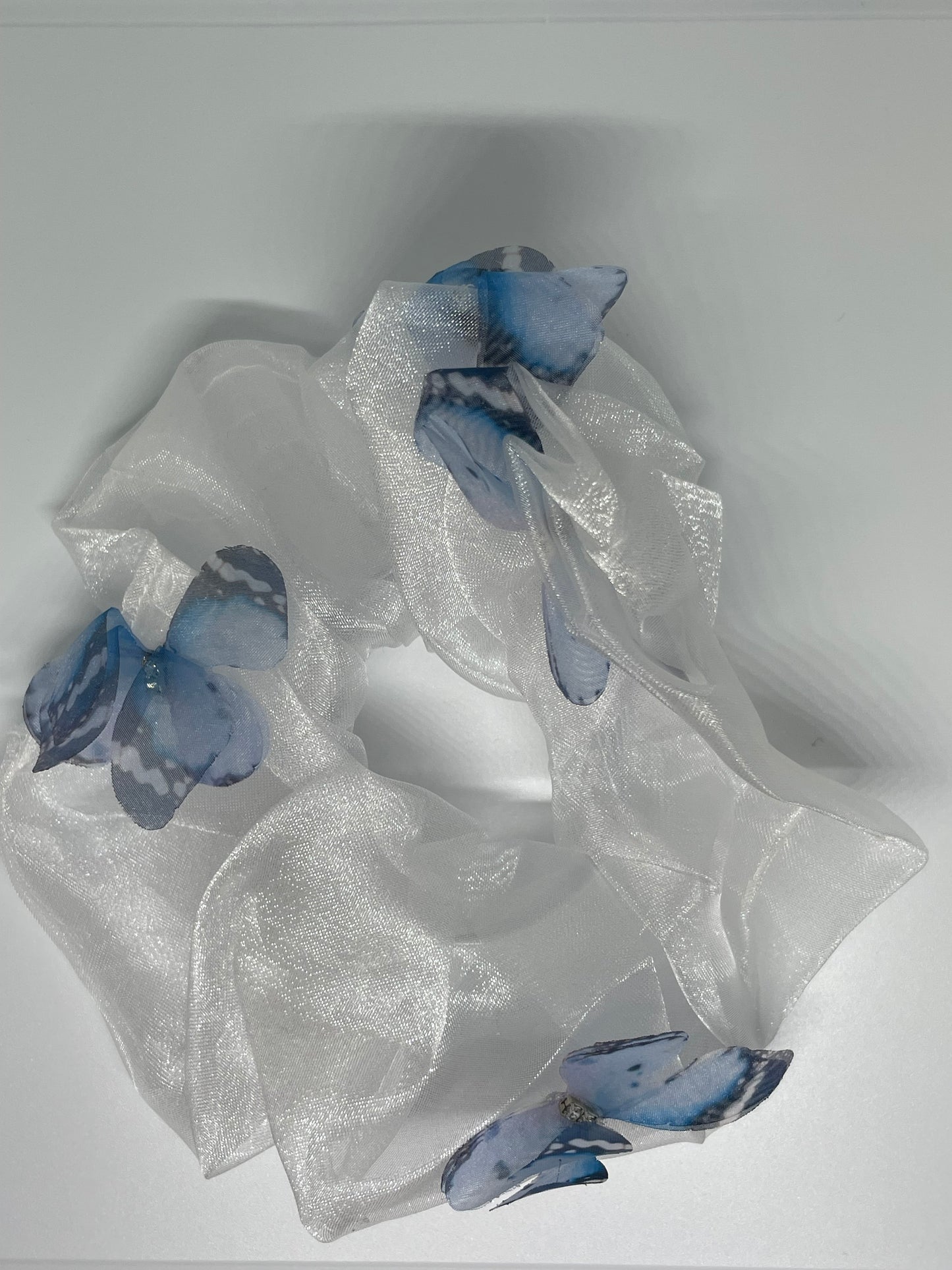 Scrunchie mit Schmetterling Detail
